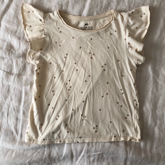 H&M ruffle sleeve 🤎 heart tee - Picture 2 of 4